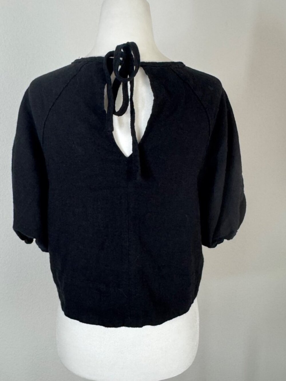 House Of Harlow 1960 Top Black Cropped Puff Sleeve Sz XS Keyhole Back - Picture 4 of 11